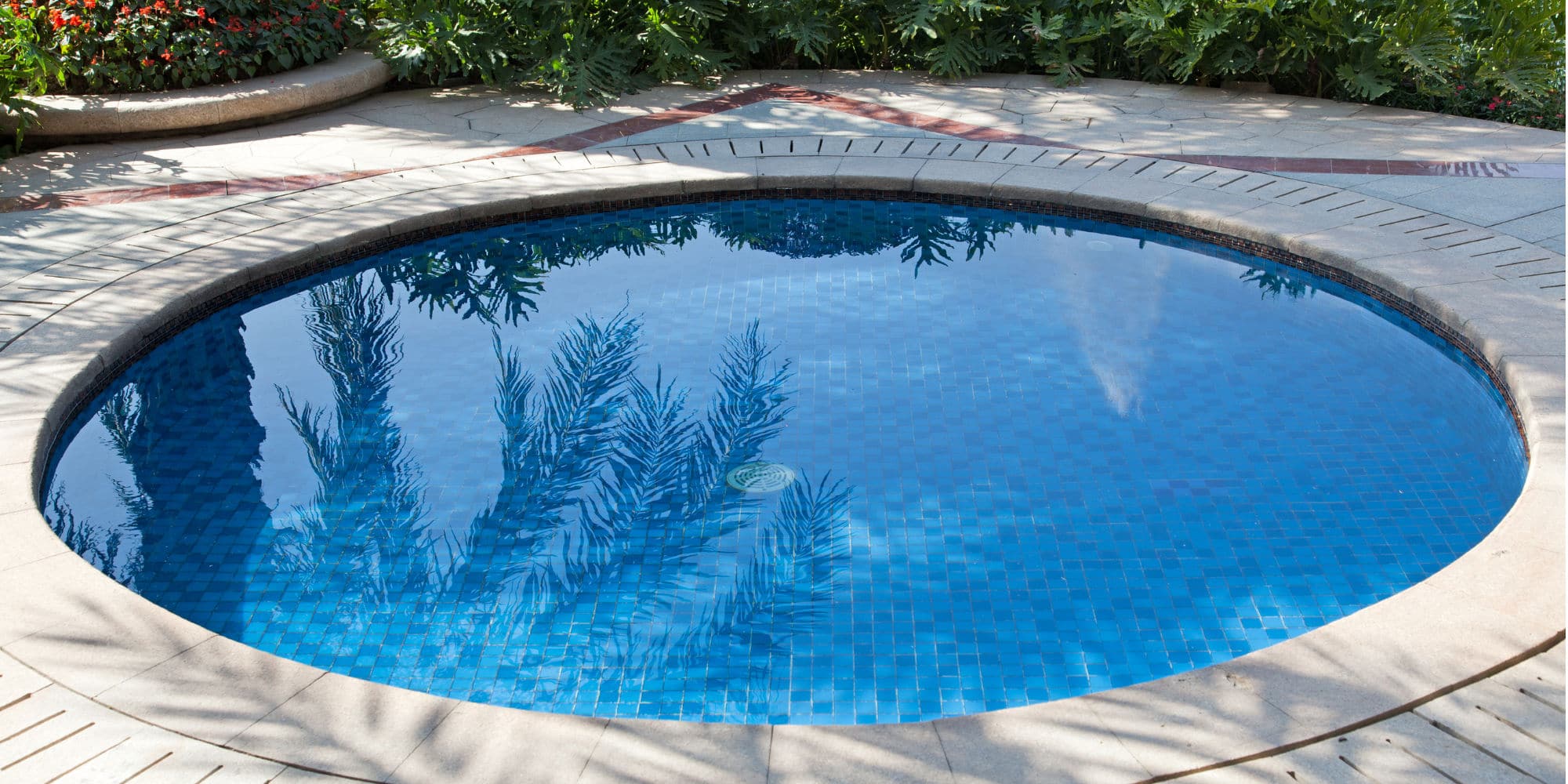 zwembad kleine tuin